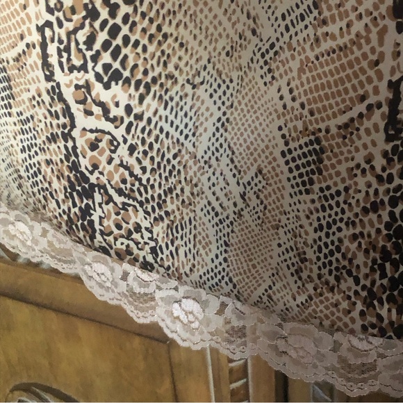 ♥Sale♥ Stunning Leopard and Lace Reversible Skirt 14 - Picture 4 of 14